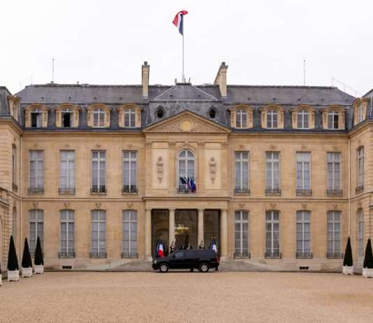 Macron lädt am 23. August die Parteichefs in den Élysée ein – Vorbereitungen auf eine neue Regierung Elysee-Palast