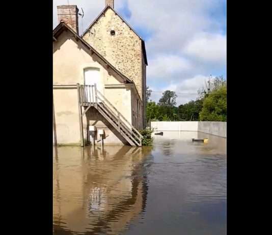 Unwetter in Mayenne: Historische Fluten setzen Region unter Wasser Überschwemmung_Craon