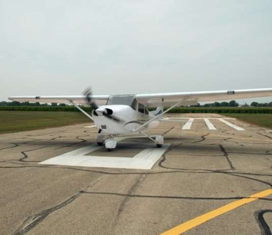 Tragischer Flugzeugabsturz auf der A4: Drei Tote in Seine-et-Marne Cessna_172