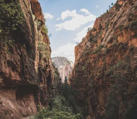 Entdeckungsreise zu den Gorges d’Olhadubi: Ein verstecktes Juwel im Baskenland Schlucht
