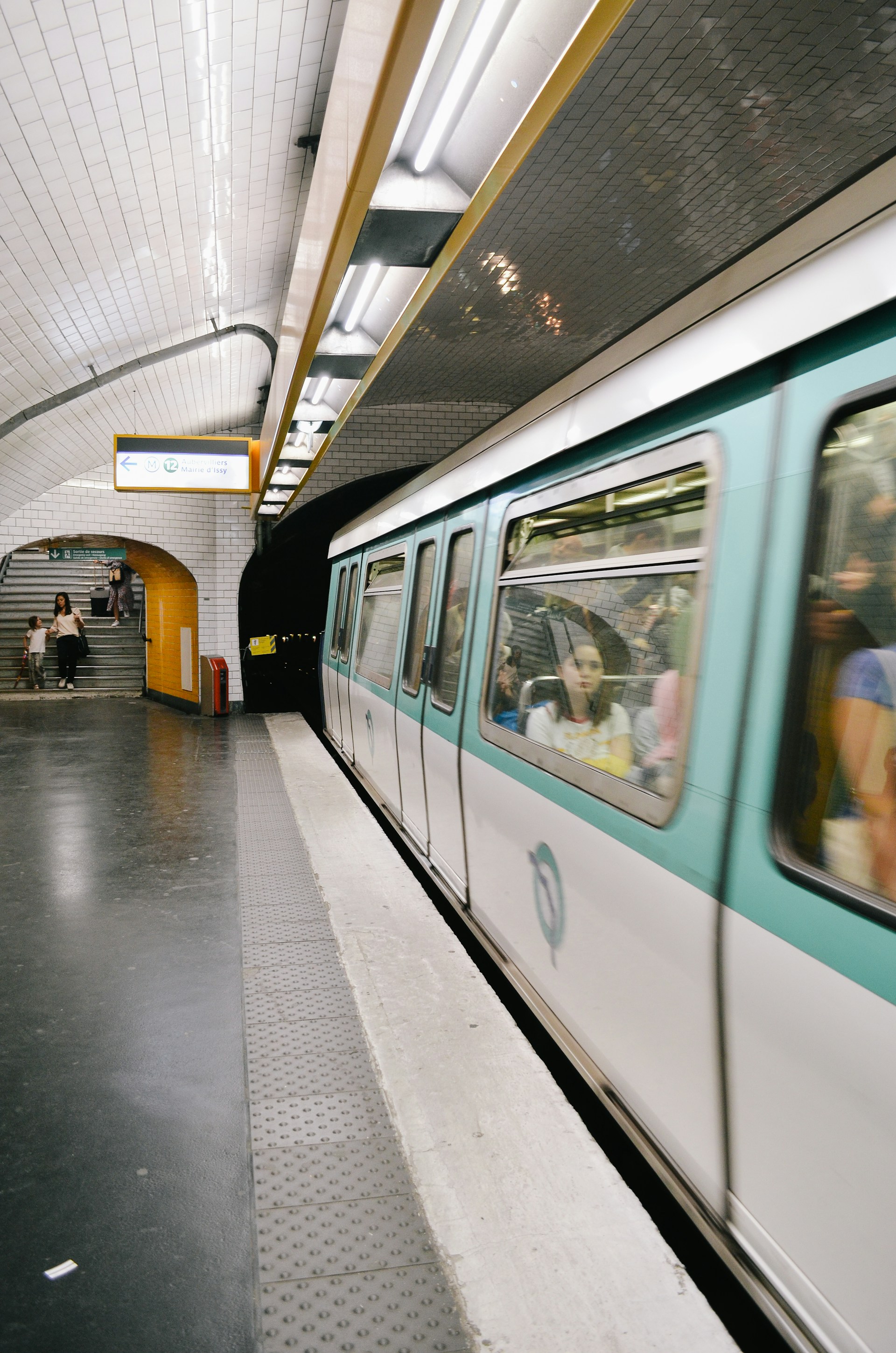 Pariser Métro: Bühne, Spiegel, Netz-Phänomen