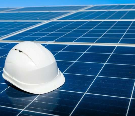 Vaucluse: Eine der größten schwimmenden Solarkraftwerke Europas in Piolenc Solar-Panels