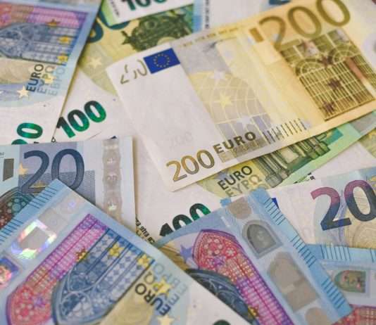 Parlamentswahl 2024 : Welche Risiken bergen die Wahlprogramme der Parteien? Euro