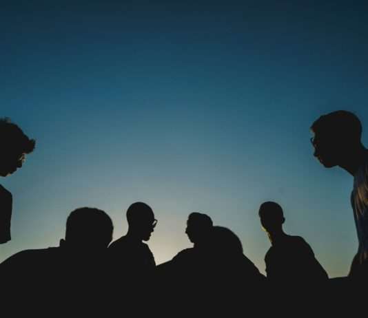 Parlamentswahl 2024: Werden die Jungwähler zur Wahl gehen? Junge_Menschen