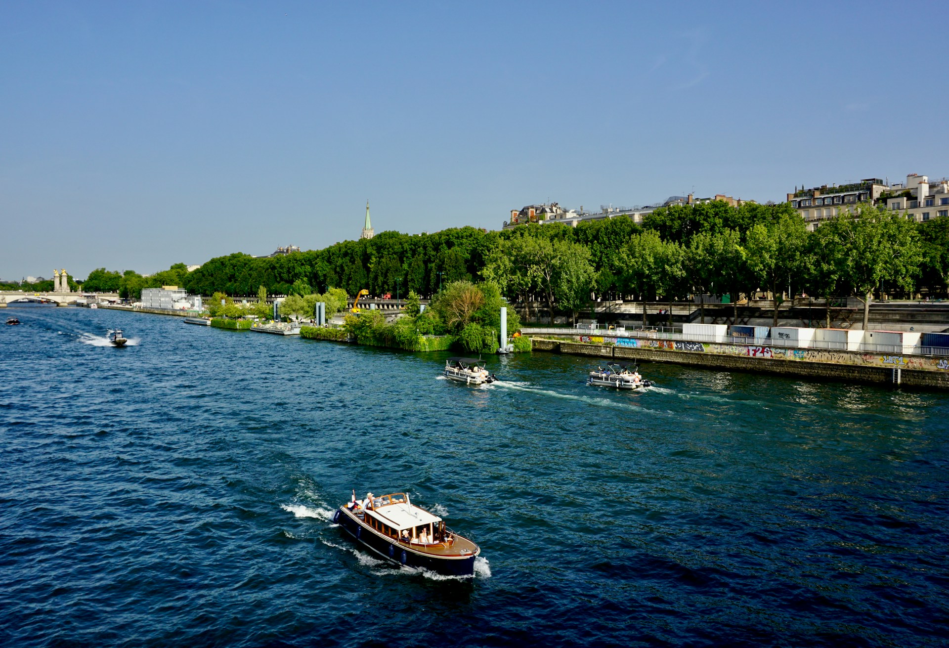 Taxifahrt auf der Seine: Ein neues Erlebnis zur Olympiade 2024
