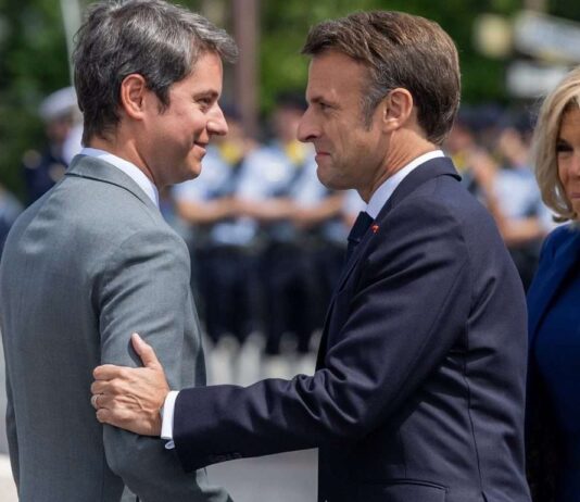 Hält die Regierung Gabriel Attal inzwischen den Rekord für die längste Übergangsregierung? Attal_Macron_Rücktritt_ScreenX