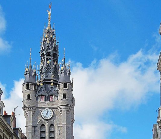 Wahrzeichen von Douai: Ein gotisches Meisterwerk und ein Lieblingsmonument der Franzosen Douai_rue_de_la_mairie