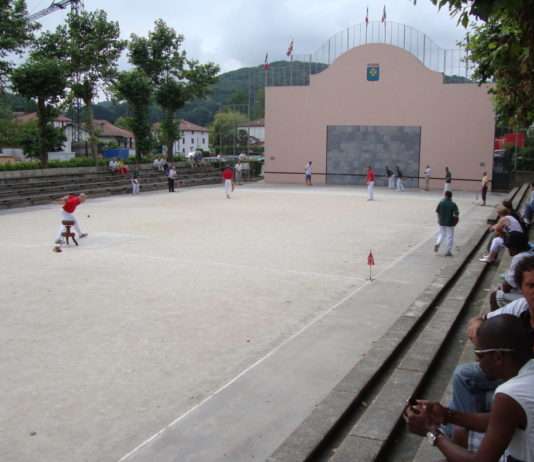 Pelote: Mehr als ein Sport – Eine Kultur Pelote_in_Hasparren