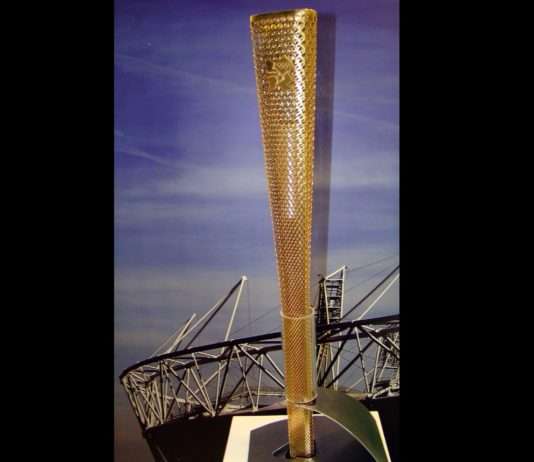 Von Berlin nach Tokyo: Eine Einzigartige Sammlung Olympischer Fackeln in Antibes Olympische_Fackel_Wikipedia