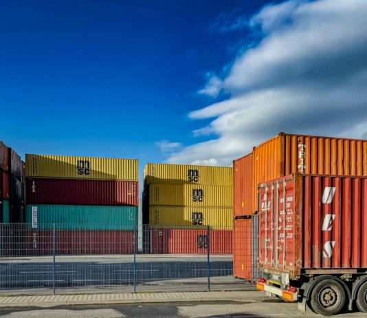 Politische Unsicherheit lähmt die französische Wirtschaft Container_Wirtschaft