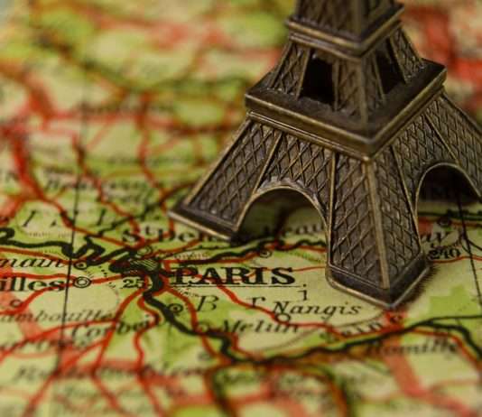 Verkehrschaos in Paris und Umgebung zur Eröffnungsfeier der Olympischen Spiele 2024 eiffel-tower