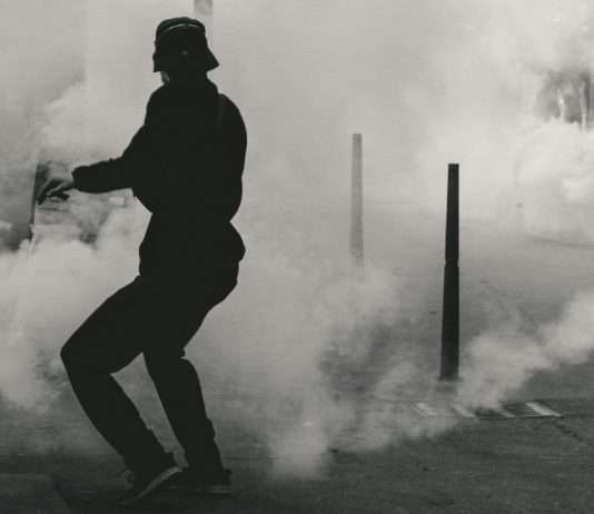 Editorial: Die Eskalation der politischen Gewalt – Eine ernste Bedrohung für Demokratie und Gesellschaft Gewalt_Politik_Protest