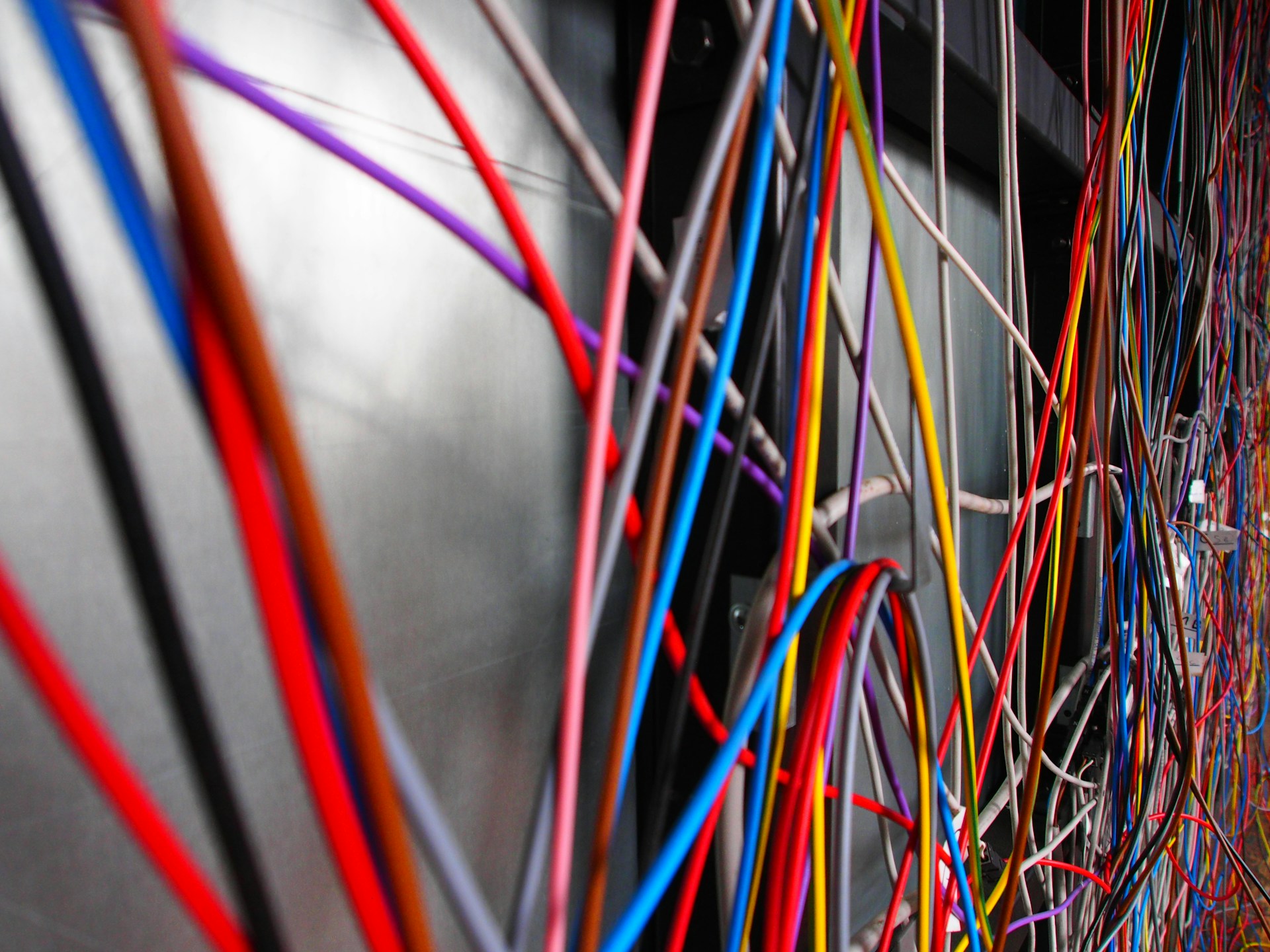 Sabotage bei französischen Telekommunikationsanlagen: Eine umfassende Untersuchung läuft