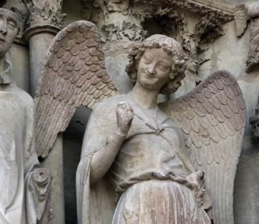 Das verborgene Gesicht der Kathedrale von Reims: Der lächelnde Engel Reims_Kathedrale