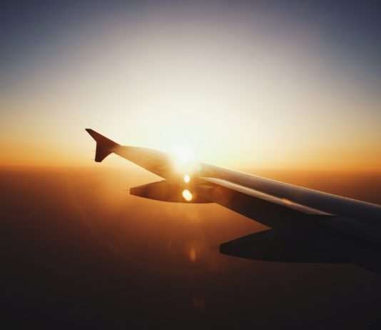 Sommerurlaub im Schmelztiegel: Das Paradoxon von Ferienflügen und Hitzerekorden Fliegen_CO2