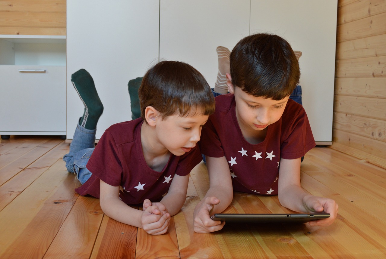 Digitale Helfer: Die besten Apps und Gadgets für den Familienurlaub