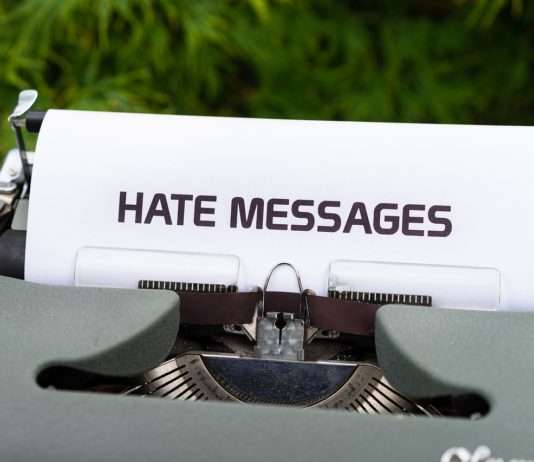 Journalisten in Lebensgefahr: Die Eskalation rechtsextremer Bedrohungen in Frankreich Hass_Internet
