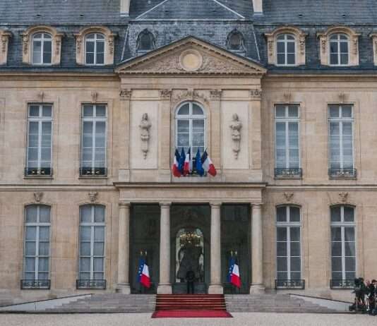 Macron auf der Suche: Wer wird Frankreichs neuer Premierminister? Elysee-Palast