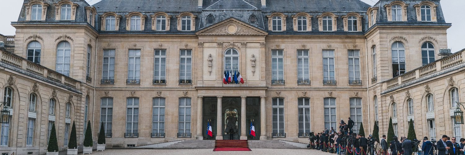 Neuer Premierminister gesucht: Cazeneuve und Bertrand am Montag im Élysée