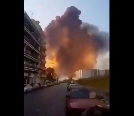 Macron erneuert Versprechen der Unterstützung Frankreichs für den Libanon Beirut_2020