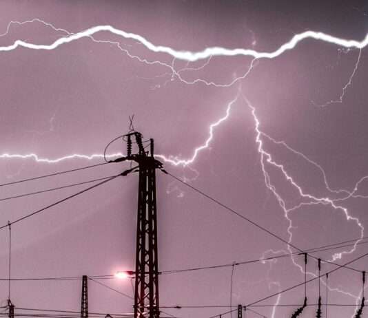 Blitzschlag legt Nîmes lahm – Stromausfall trifft 130.000 Haushalte Blitz_Stromausfall_unsplash