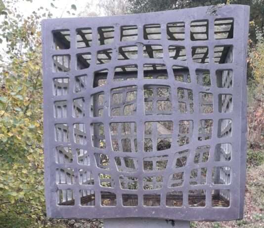 Kunst trifft Natur: Thierry Courtadons Lava-Skulpturen im Château de la Batisse Courtadon