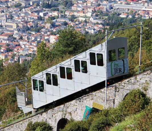 Blitzschlag legt Zahnradbahn in Lourdes lahm: Vierzig Menschen evakuiert Funiculaire_du_Pic_du_Jer_de_Lourdes_(Hautes-Pyrénées)_Wiki