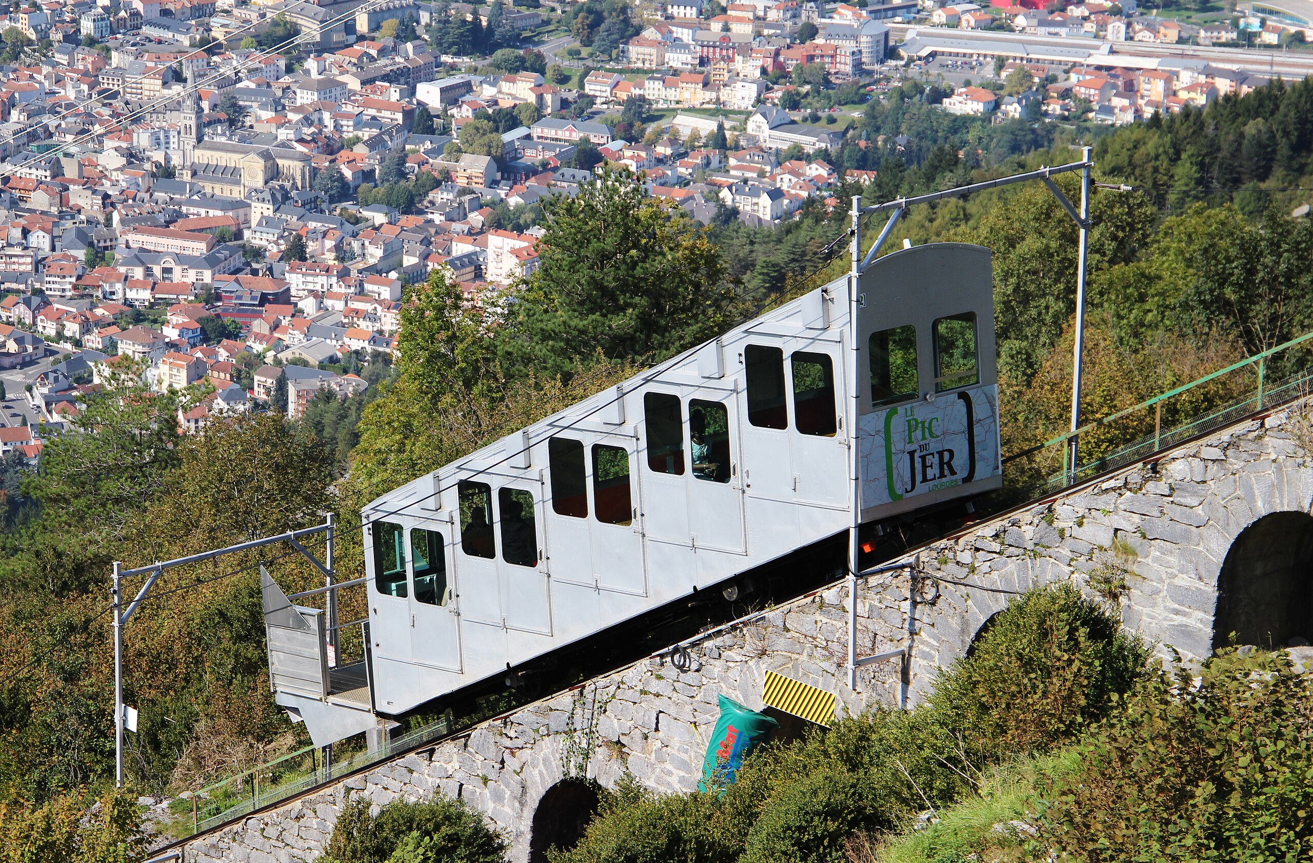 Blitzschlag legt Zahnradbahn in Lourdes lahm: Vierzig Menschen evakuiert