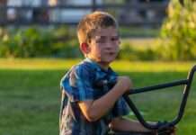 12-jähriger Junge wegen „öffentlicher Billigung terroristischer Handlungen“ verurteilt Junge_radikalisiert