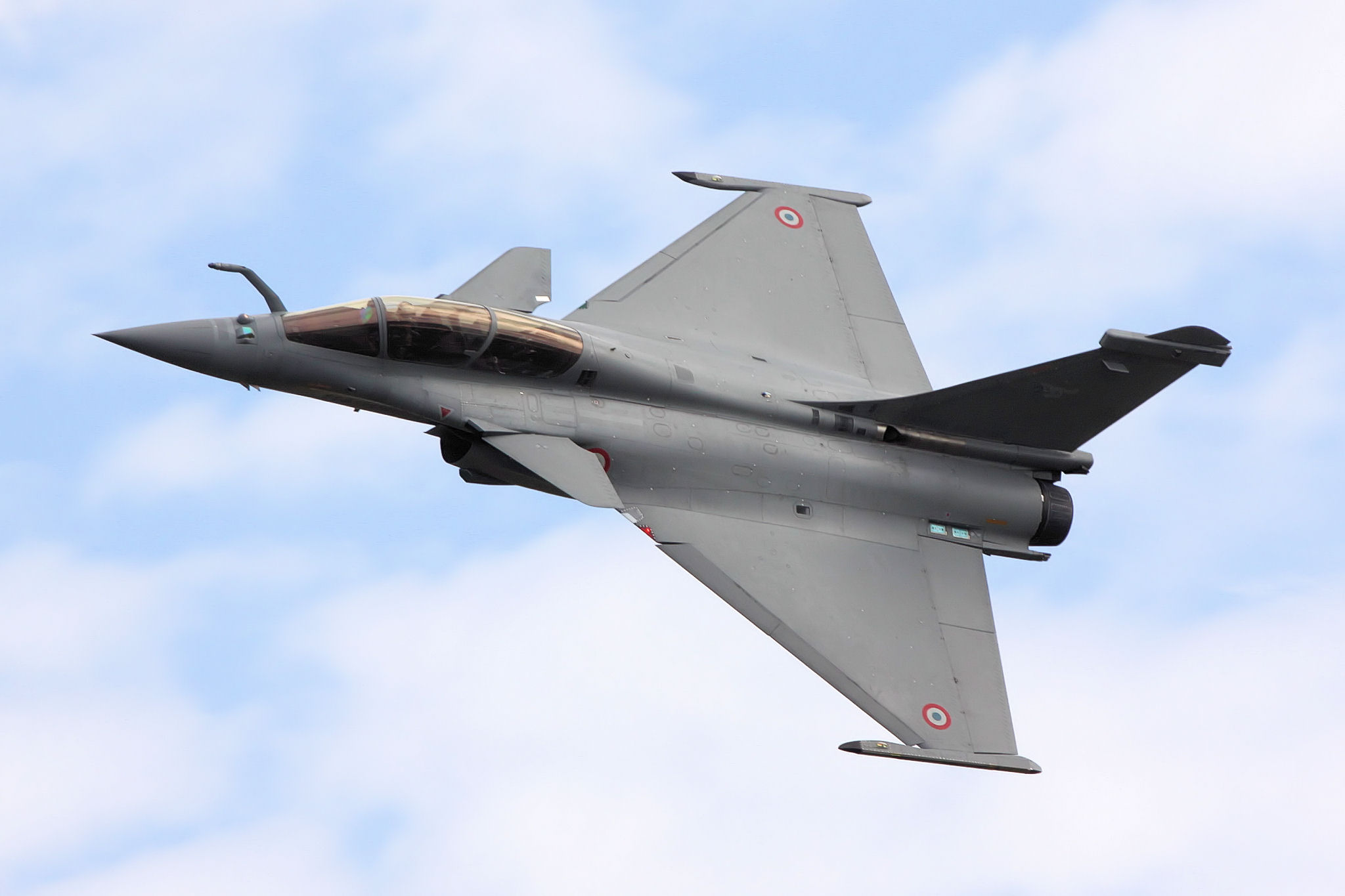Tragödie am Himmel: Zwei Piloten sterben bei Absturz von Rafale-Kampfflugzeugen