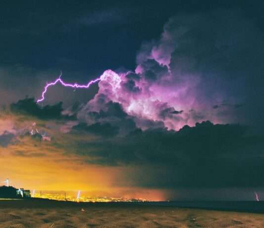 Was tun bei einem plötzlichen Gewitter am Strand der Côte d’Azur? Gewitter_Strand