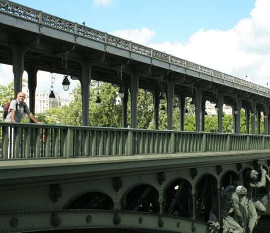 Gefahr in Paris: Fußgängerbrücke am Pont de Bir-Hakeim in Paris wegen Einsturzgefahr gesperrt Pont_Bir-Hakeim