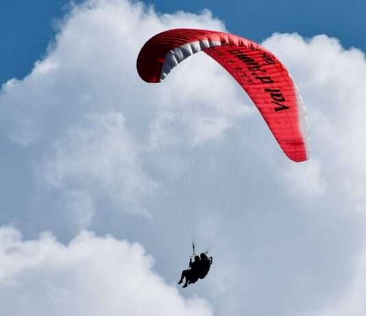 Drama über dem Lac d’Annecy: Drei Paraglider stürzen ab – Einer schwer verletzt Paragliding_Gewitter