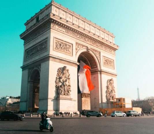 Paris feiert 80 Jahre Befreiung: Ein Blick auf die Ereignisse der Woche Arc_de_Triomphe