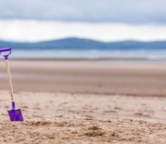 Hitzewelle in Argelès-sur-Mer: Wie Urlauber gegen die brütende Hitze kämpfen Strand