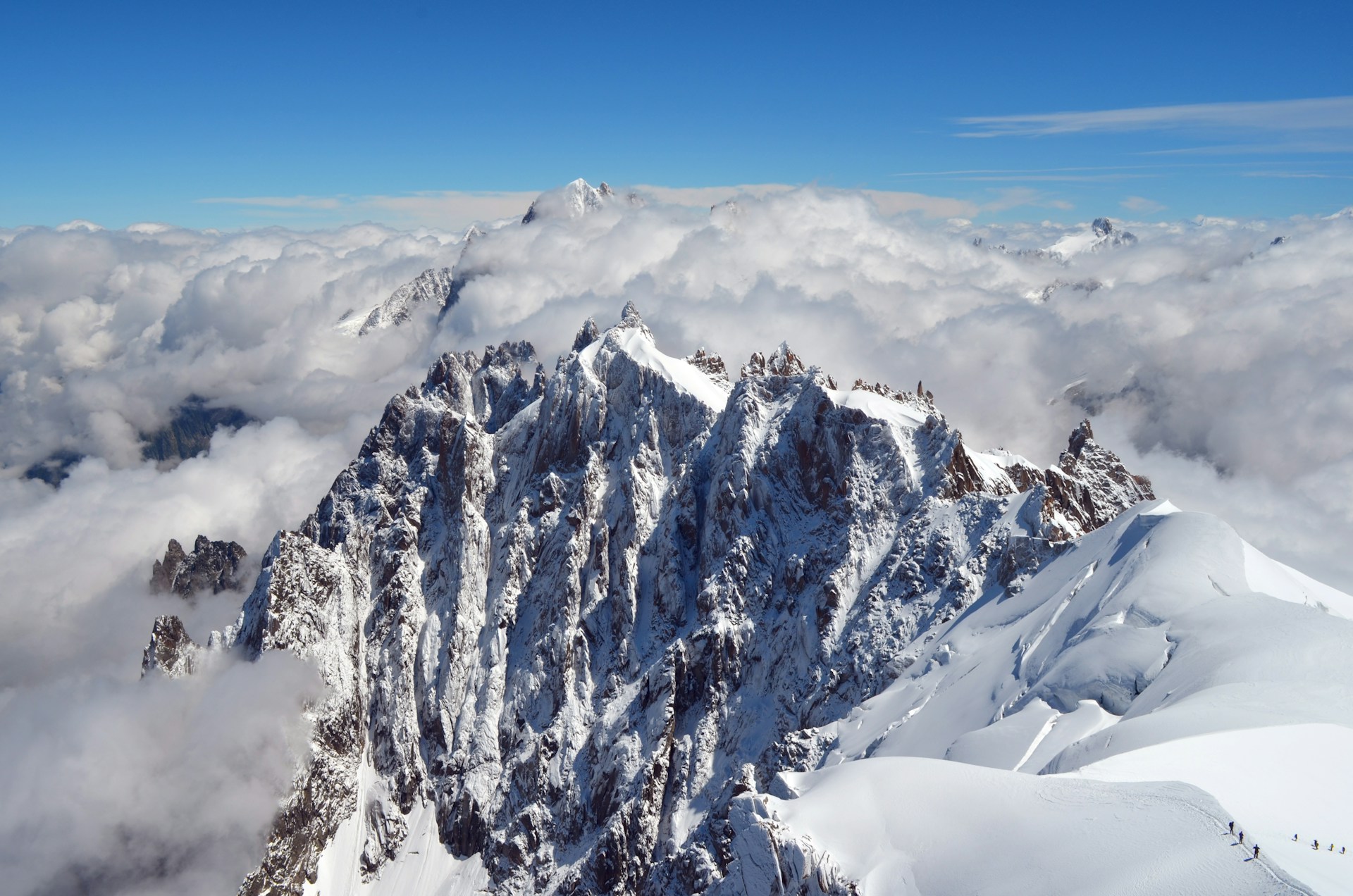 Mont-Blanc: Zwei deutsche Alpinisten bleiben nach Lawinenabgang vermisst