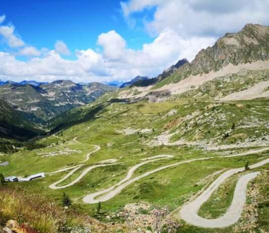 Auf der M2205 in die Seealpen: Ein Tagesausflug von Nizza aus Isola_2000