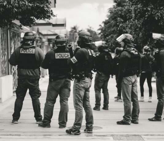 Das Rassemblement National und die Olympischen Spiele: Politische Opportunisten? Polizei_Paris