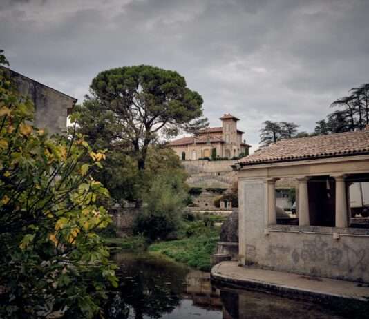 Roadtrip von Bourg-Saint-Andéol nach Vitrac: Ein französisches Abenteuer über kleine Landstraßen Bourg-Saint-Andeol