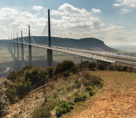 Aveyron: Eine Reise durch Frankreichs ländliches Herz Viadukt_von_Millau