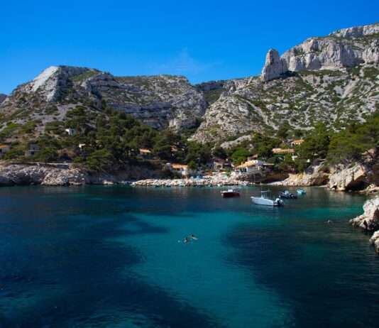Giftige Erbschaften unter azurblauem Himmel – Marseille startet große Säuberungsaktion in den Calanques Calanques