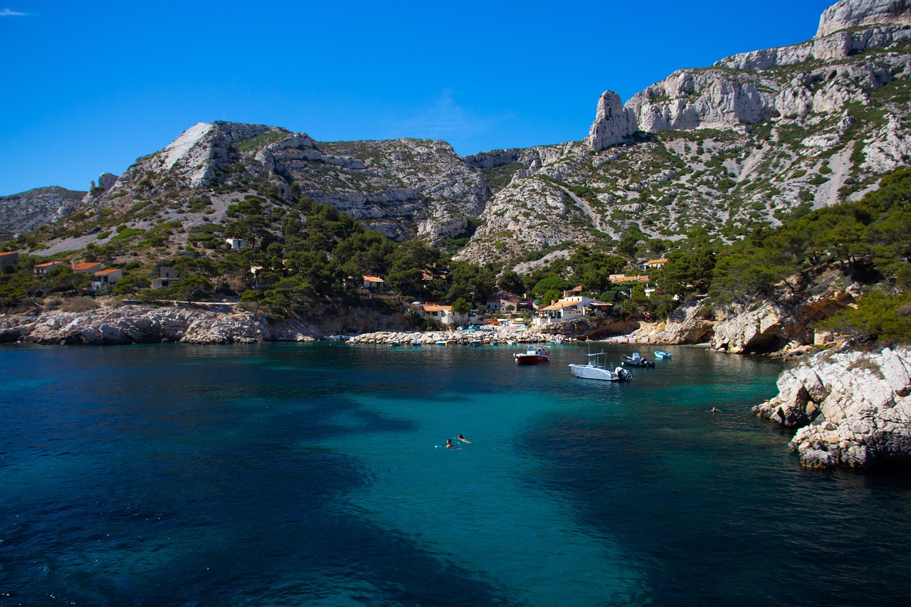 Elektroschiffe in den Calanques von Marseille: Ein Schritt in die Zukunft