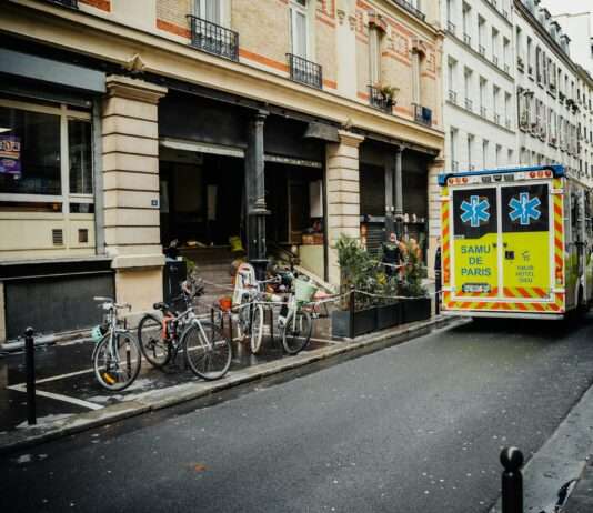 Der Internationale Tag des Gedenkens an die Opfer des Terrorismus: Mahnung zur Menschlichkeit Terror_Paris