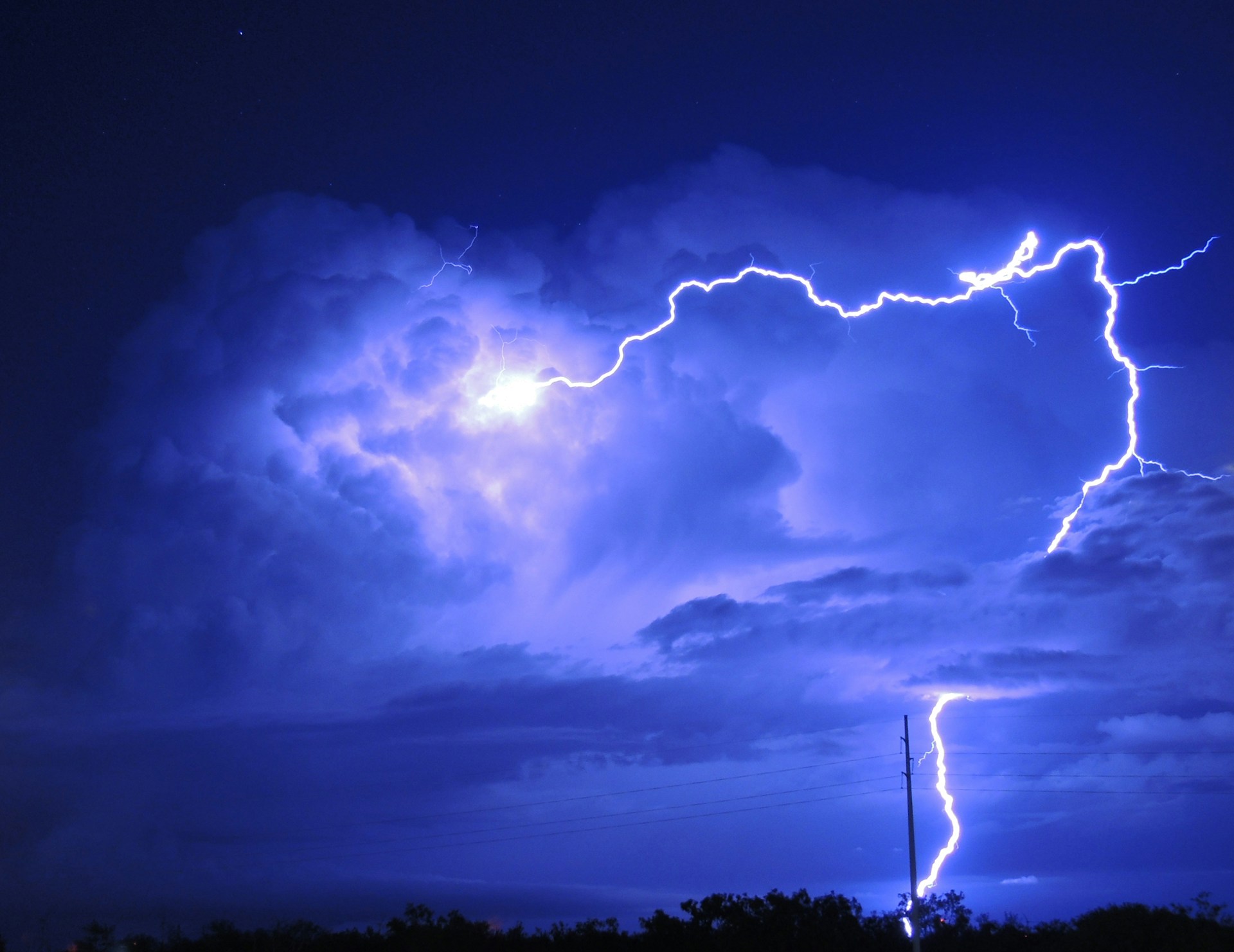 Unwetter über Frankreich: Wenn der Sommer mit einem Donnerschlag endet