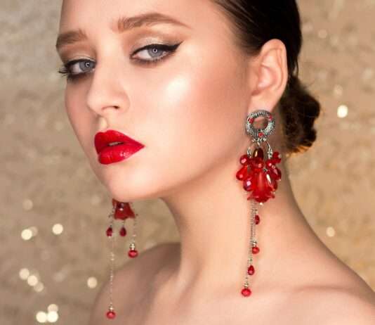 Der funkelnde Schatz Kataloniens: Der Granat von Perpignan Granat-Schmuck