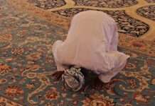 Moschee in Marseille: Schließung wegen Aufrufen zur Gewalt droht Muslim_beten