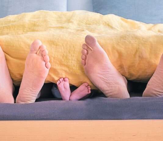 Artikel 6: Eltern-Baby-Bindung und Schlaf – wie emotionales Wohlbefinden den Schlaf beeinflusst Baby_schlafen