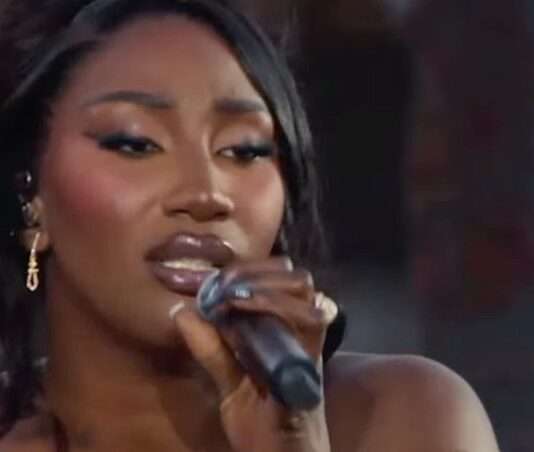 Gericht verurteilt Identitäre: Rassistische Banneraktion gegen Aya Nakamura endet vor Strafgericht Aya_Nakamura_2024