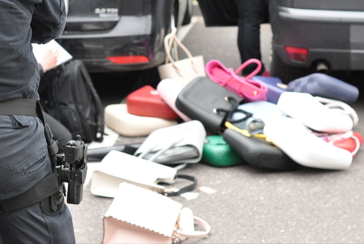Großrazzia auf der Braderie de Lille: 7.755 Artikel beschlagnahmt