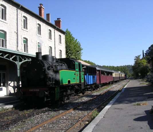 Ein Zug durch die Zeit: Mit Volldampf durch die Cévennen Chemin_de_fer_Anduze_Saint_Jean_du_Gard
